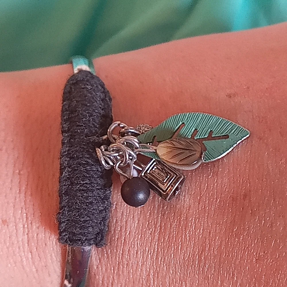 Jewlery bracelet